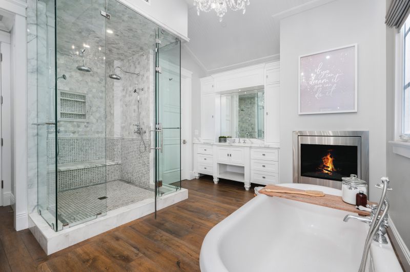 Wide Picture of a Luxurious Master Bath